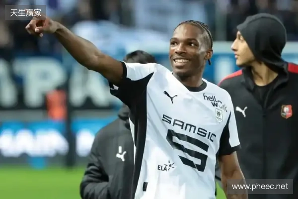 记者：雅凯已同意加盟切尔西，并告知雷恩希望在冬窗离队