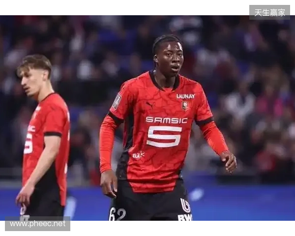 卫报记者：曼联考虑加强对雷恩前锋梅特的追求，身价3000万欧左右